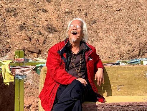 西部野裸女,逆境中的青春绽放